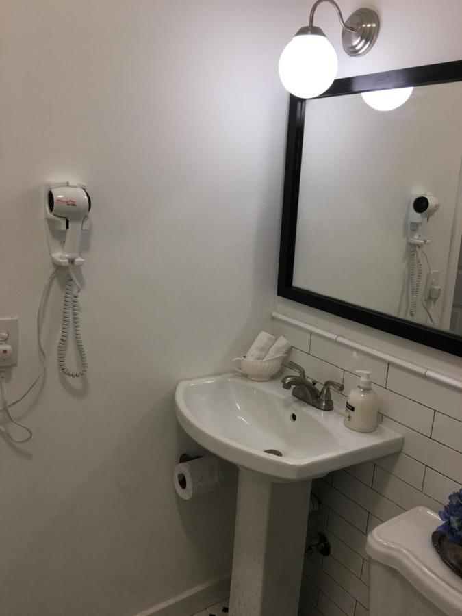 Private Studio Blocks From Coconut Grove ميامي المظهر الخارجي الصورة