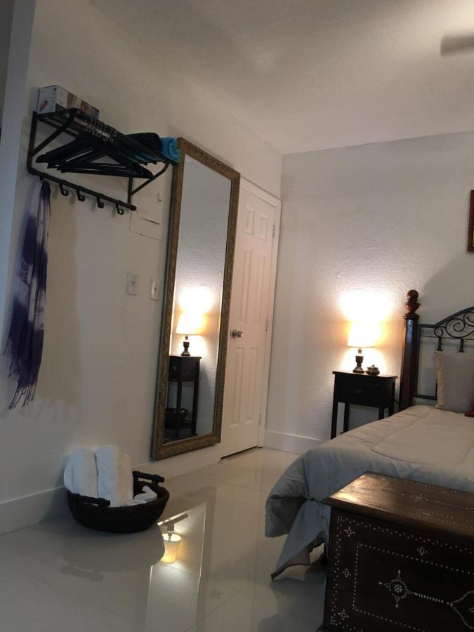 Private Studio Blocks From Coconut Grove ميامي المظهر الخارجي الصورة