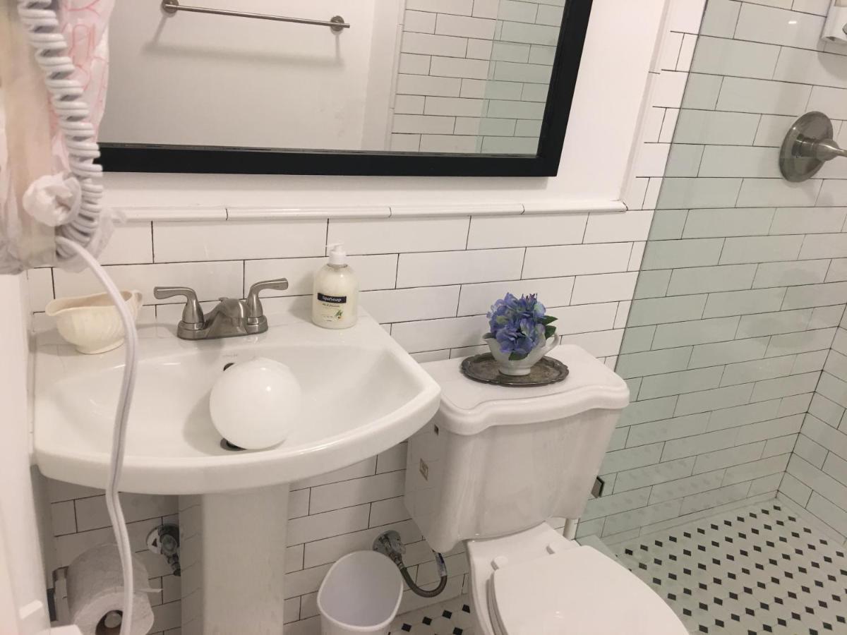 Private Studio Blocks From Coconut Grove ميامي المظهر الخارجي الصورة