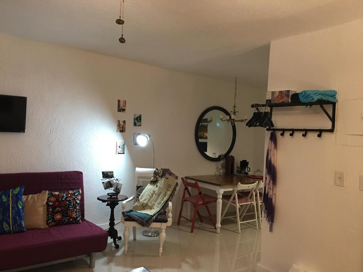 Private Studio Blocks From Coconut Grove ميامي المظهر الخارجي الصورة