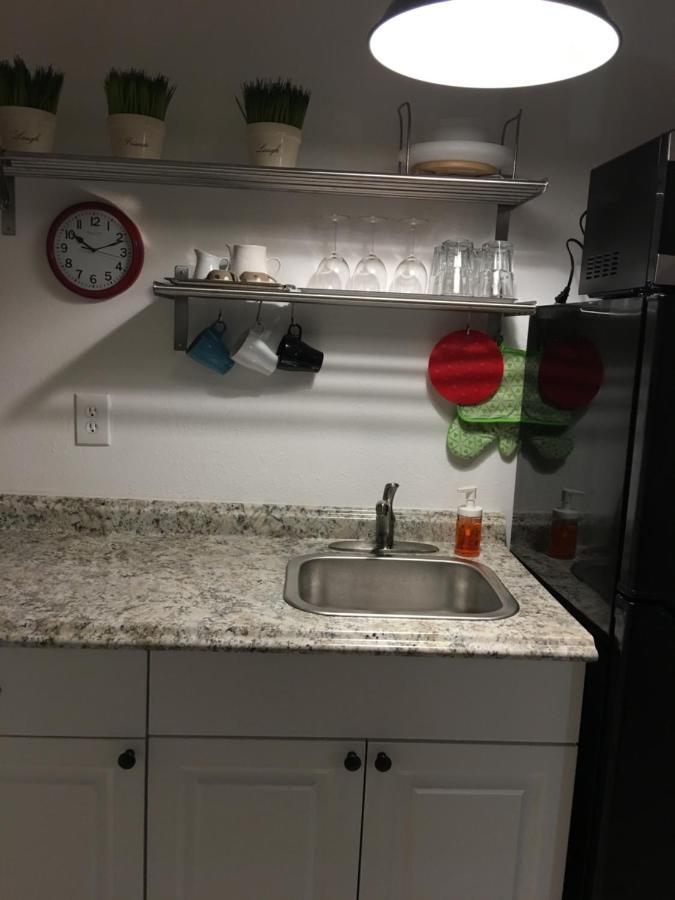 Private Studio Blocks From Coconut Grove ميامي المظهر الخارجي الصورة