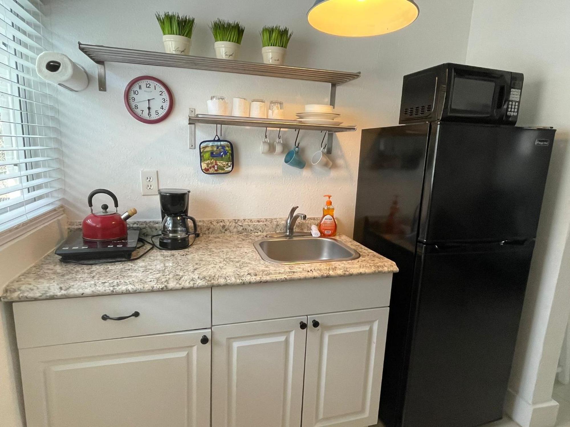 Private Studio Blocks From Coconut Grove ميامي المظهر الخارجي الصورة