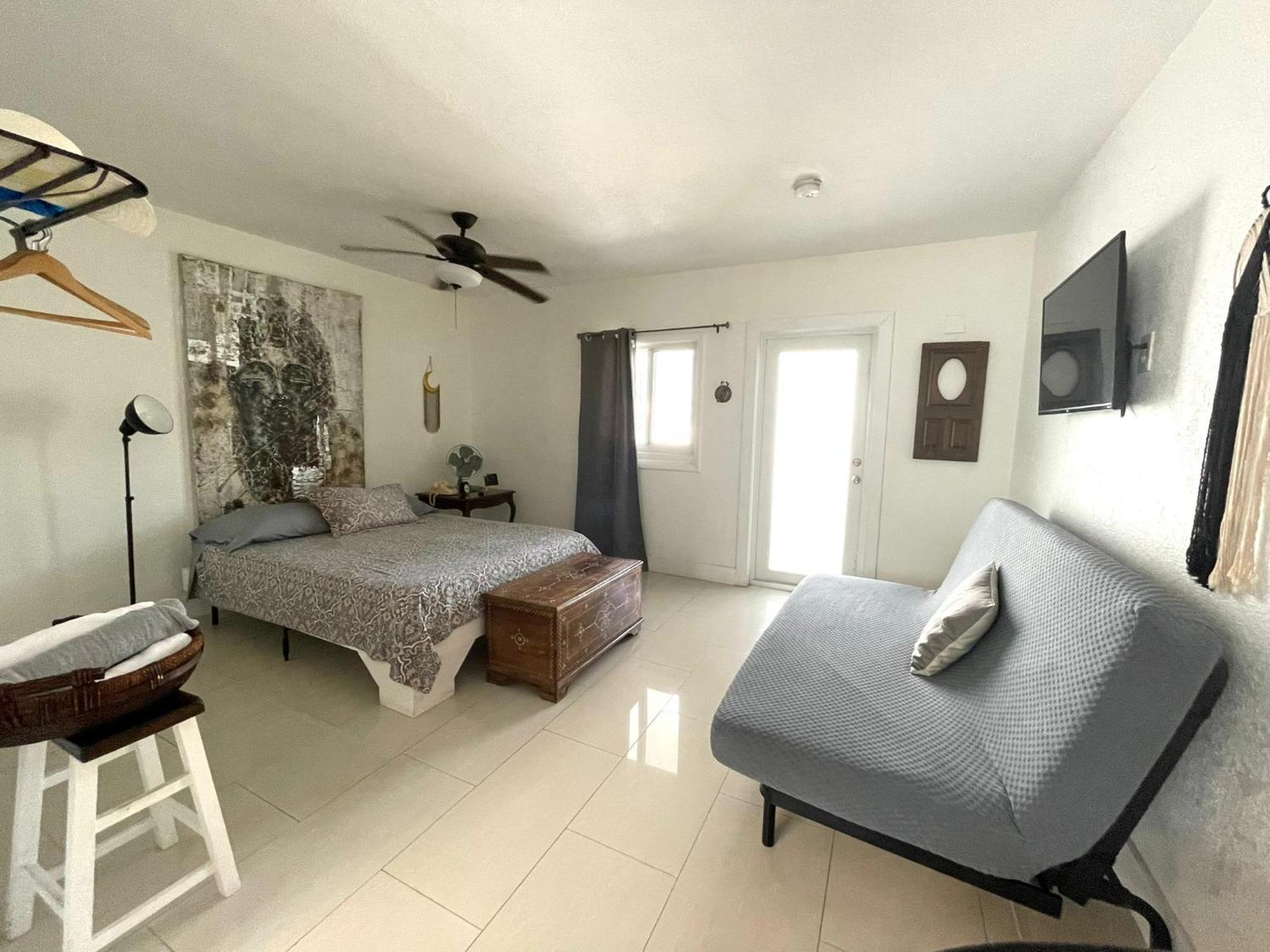 Private Studio Blocks From Coconut Grove ميامي المظهر الخارجي الصورة