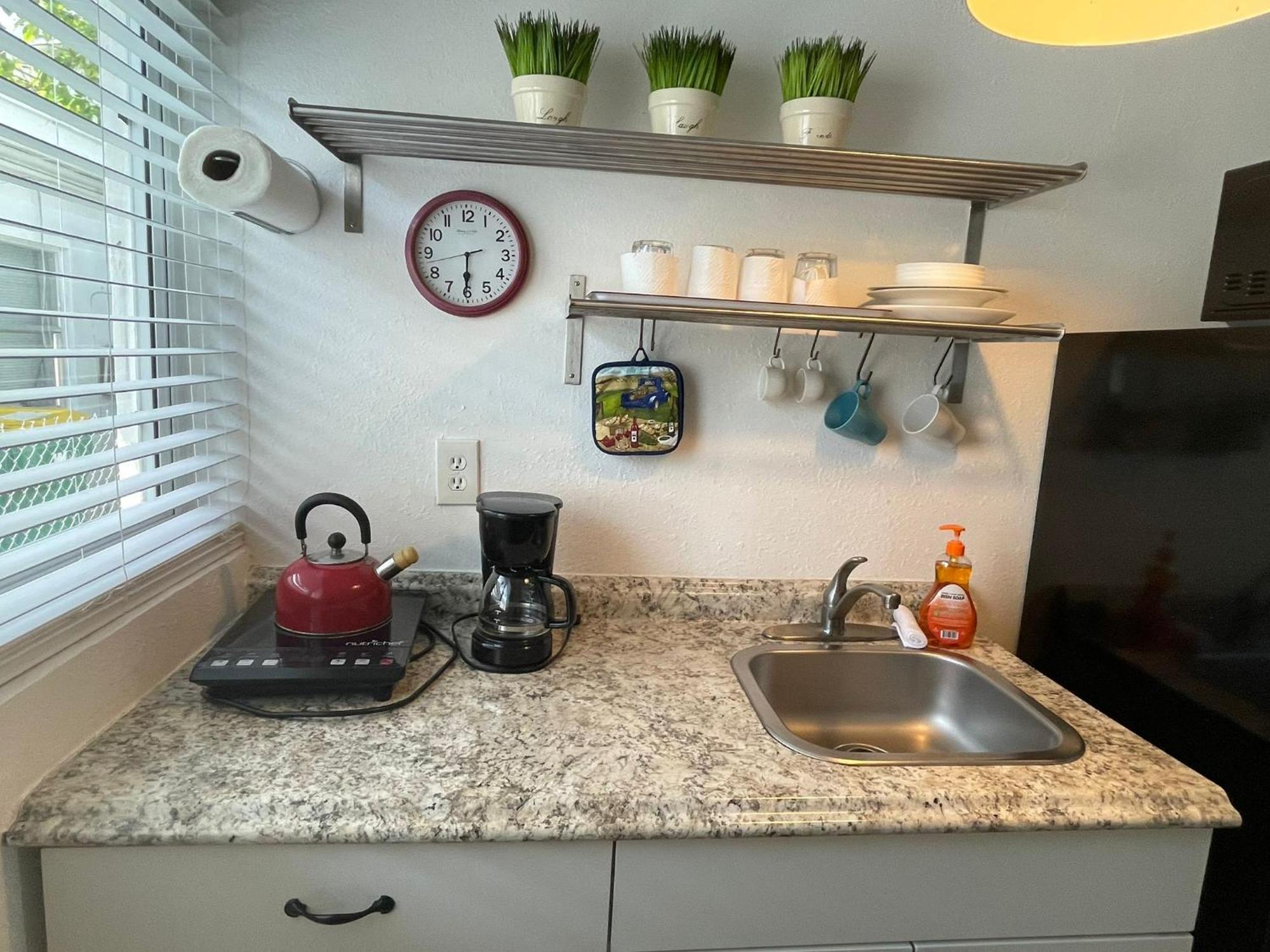 Private Studio Blocks From Coconut Grove ميامي المظهر الخارجي الصورة